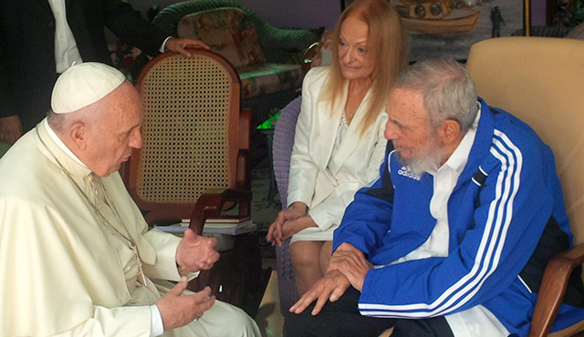 POPE FRANCIS MEETS WITH CUBA'S FORMER PRESIDENT FIDEL CASTRO AT HIS HOME IN HAVANA SEPT. 20. (CNS PHOTO/L'OSSERVATORE ROMANO)